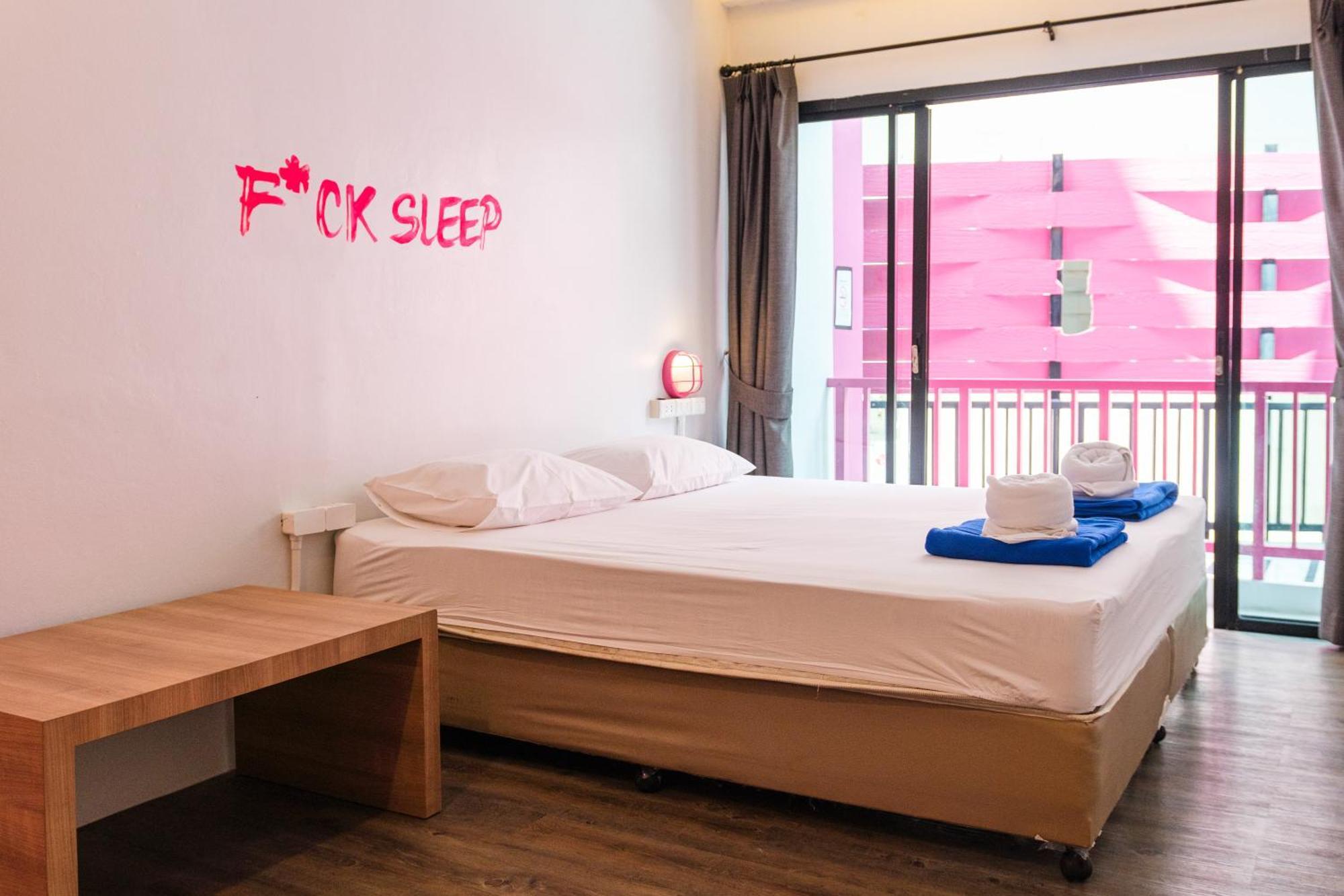 Slumber Surf Phuket Kata Hostel Exterior foto