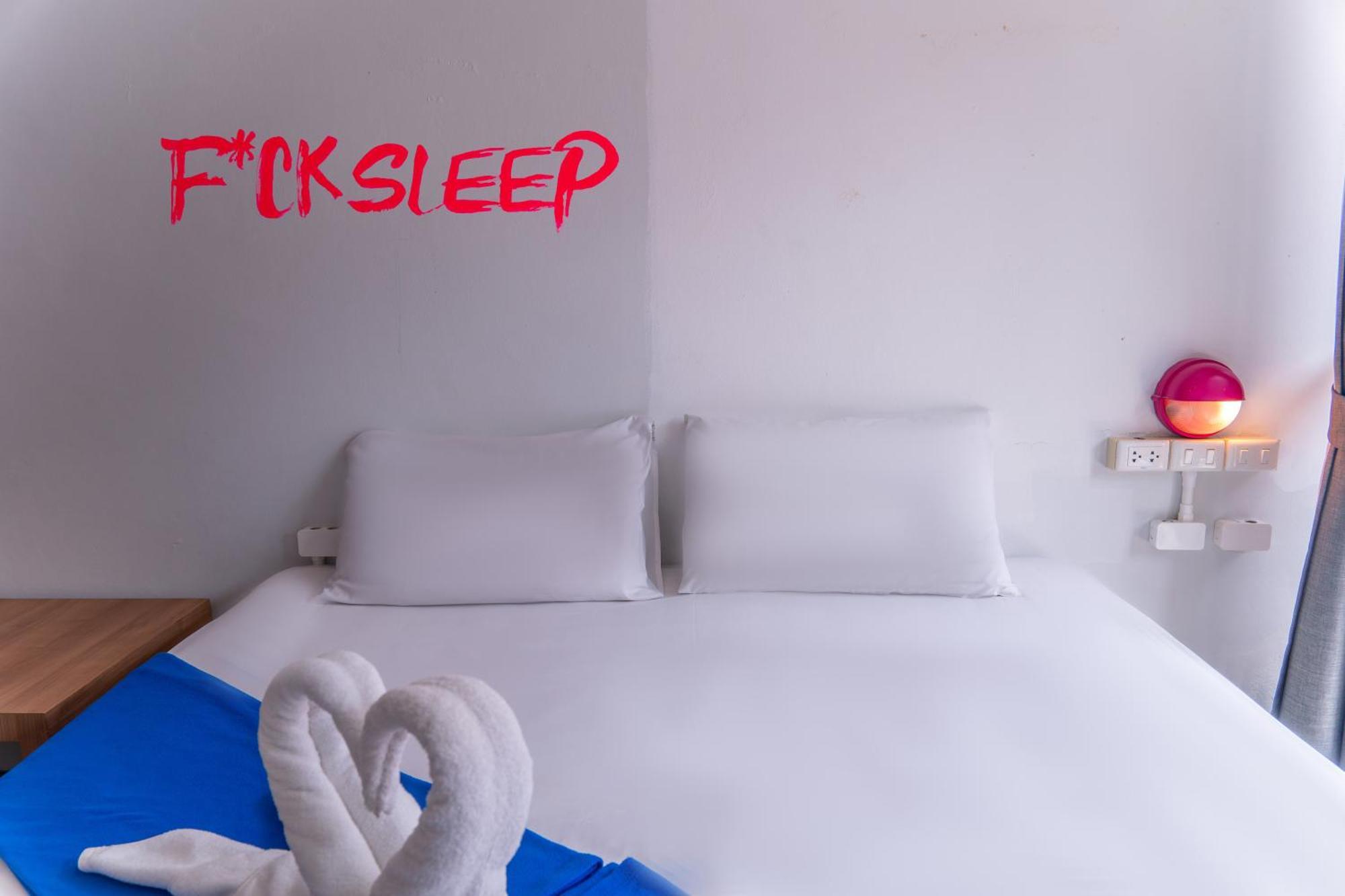 Slumber Surf Phuket Kata Hostel Exterior foto